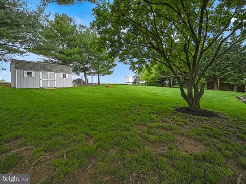 Exterior - 209 Ironstone Dr, Lititz, PA 17543 photo 9 of 9