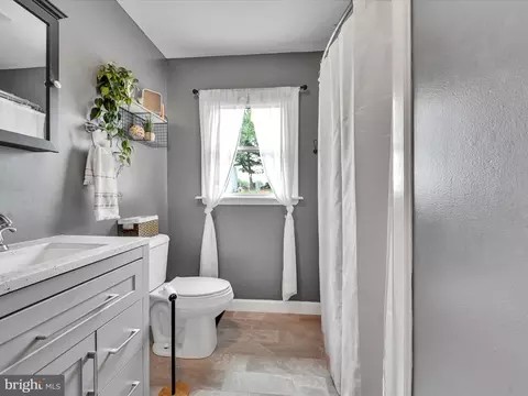 Bath - 209 Ironstone Dr, Lititz, PA 17543 photo 2 of 2