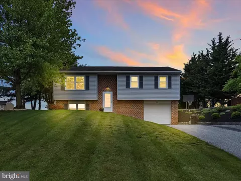 Exterior - 209 Ironstone Dr, Lititz, PA 17543 photo 2 of 9