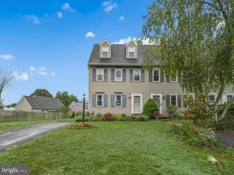 732 Oak St, Denver, PA 17517