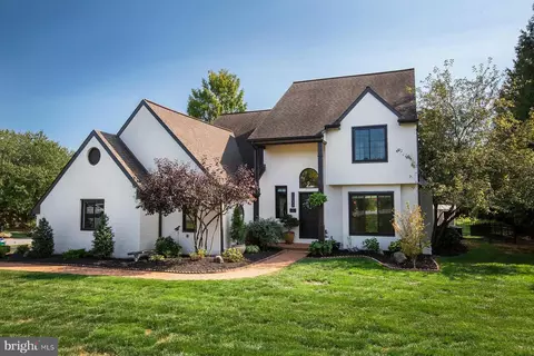 1033 Stonemanor Dr, Lancaster, PA 17603