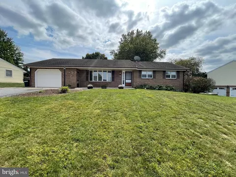 2440 Ellendale Dr, Lancaster, PA 17602