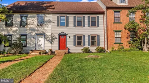30 Carriage House Dr, Willow Street, PA 17584