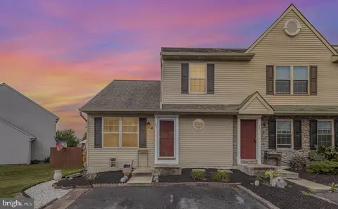 301 Wild Cherry Ln, Marietta, PA 17547