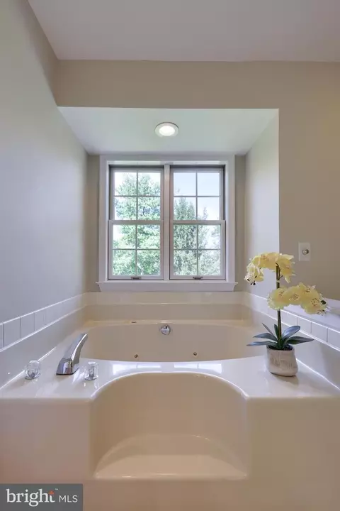 325 N Farm Dr, Lititz, PA 17543 photo 46
