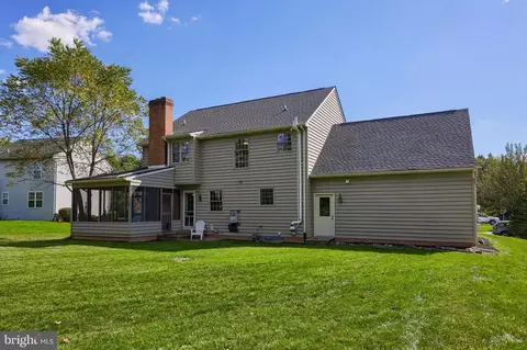 325 N Farm Dr, Lititz, PA 17543 photo 3