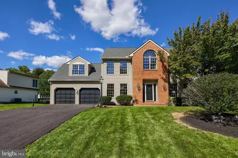 325 N Farm Dr, Lititz, PA 17543 photo 2