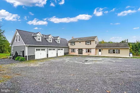 1732 Turnpike Rd, Elizabethtown, PA 17022