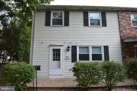 814 S State St, Ephrata, PA 17522