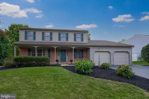 1054 Whitemarsh Dr, Lancaster, PA 17601