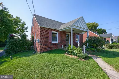 2216 Old Philadelphia Pike, Smoketown, PA 17576