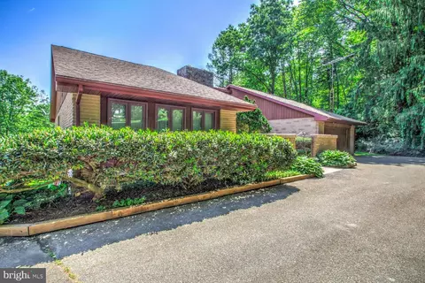 59 Pine Dr, Kirkwood, PA 17536