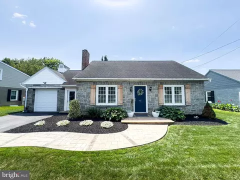 62 Rose Ave, Leola, PA 17540