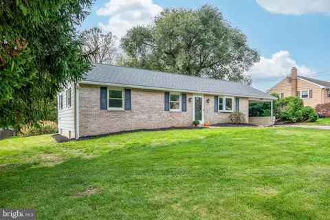 5464 Strasburg Rd, Gap, PA 17527