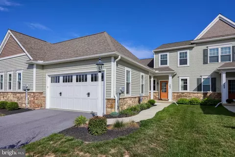 363 Meadow Rose Dr #148, Lititz, PA 17543
