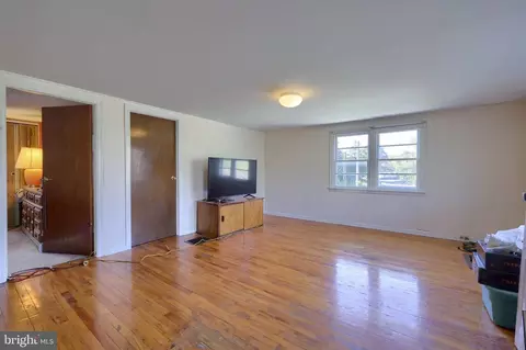 Living - 30 Lititz Run Rd, Lititz, PA 17543 photo 2 of 2