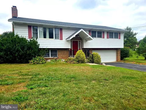 5 Lynda Dr, Denver, PA 17517