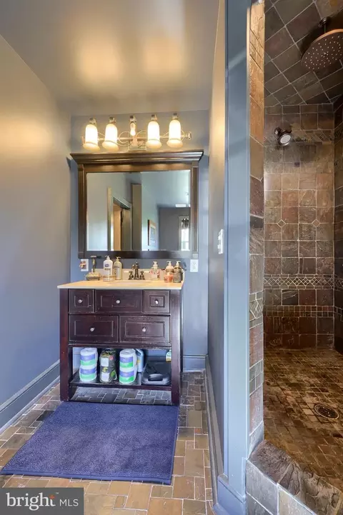 Bath - 97 Zartman Mill Rd, Lititz, PA 17543 photo 4 of 5