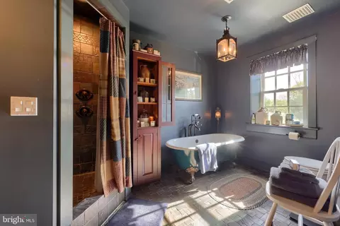 Bath - 97 Zartman Mill Rd, Lititz, PA 17543 photo 2 of 5