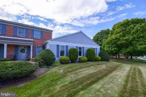 67 Ashlea Vlg, New Holland, PA 17557