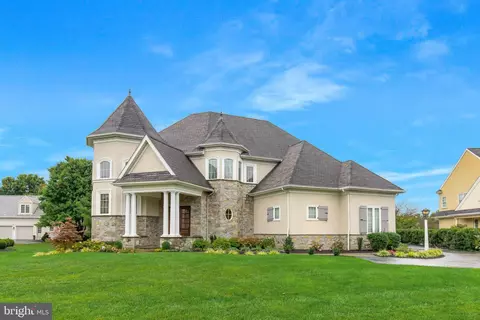 826 Woodfield Dr, Lititz, PA 17543