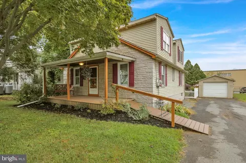40 E Main St, Leola, PA 17540
