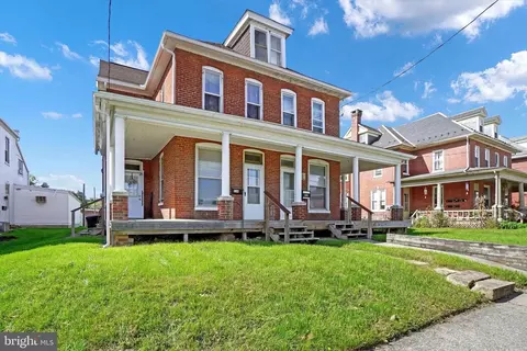 136 N Market St, Elizabethtown, PA 17022