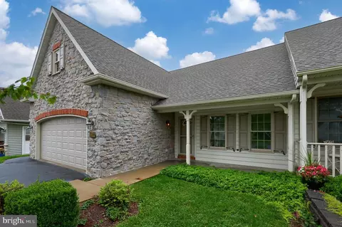 1022 Cambridge Dr, Manheim, PA 17545