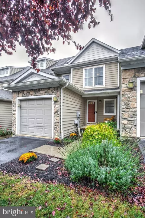 769 Keller Dr, Lititz, PA 17543 photo 2