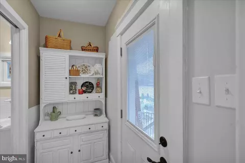 Entry Way - 345 Front St, Lititz, PA 17543 photo 3 of 6
