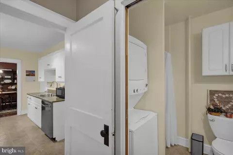 Entry Way - 345 Front St, Lititz, PA 17543 photo 4 of 6