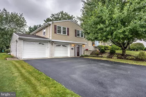 328 E Conestoga St, New Holland, PA 17557