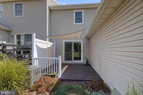 Exterior - 462 Crosswinds Dr, Lititz, PA 17543 photo 5 of 6