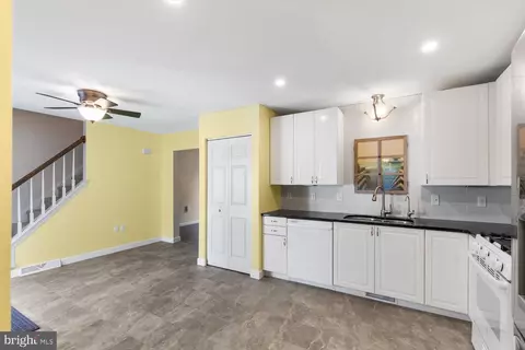 Entry Way - 462 Crosswinds Dr, Lititz, PA 17543 photo 3 of 4