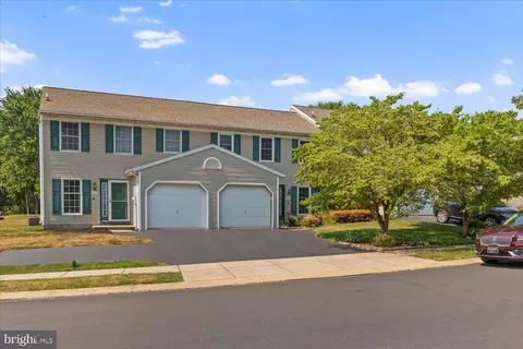 Exterior - 462 Crosswinds Dr, Lititz, PA 17543 photo 2 of 6