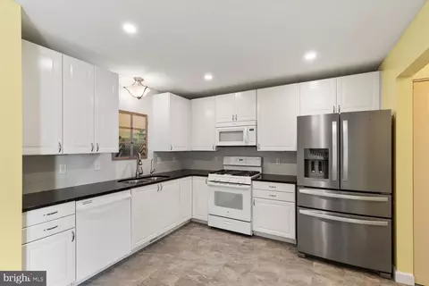 Kitchen - 462 Crosswinds Dr, Lititz, PA 17543 photo 1 of 1