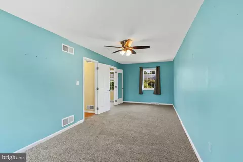 Bedroom - 462 Crosswinds Dr, Lititz, PA 17543 photo 4 of 4