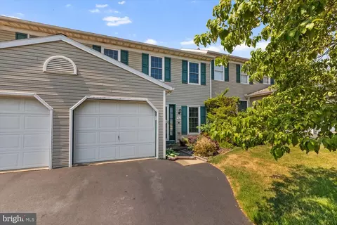 Exterior - 462 Crosswinds Dr, Lititz, PA 17543 photo 3 of 6