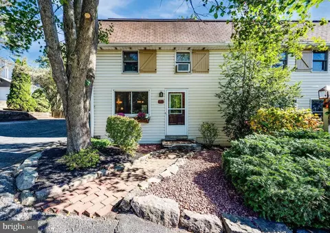 21 N Broad St, Adamstown, PA 19501