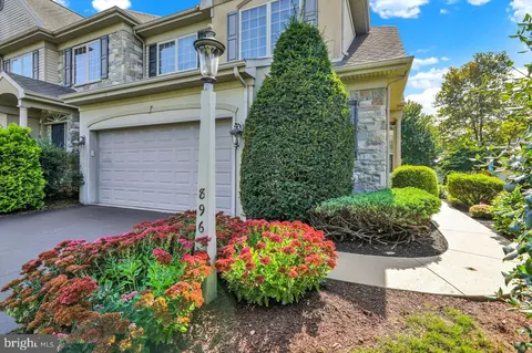 896 Walnut St, New Holland, PA 17557