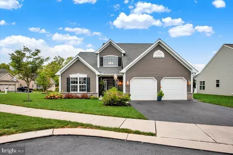 246 Pilgrim Dr, Lancaster, PA 17603
