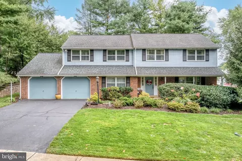 2317 Bob White Ln, Lancaster, PA 17601