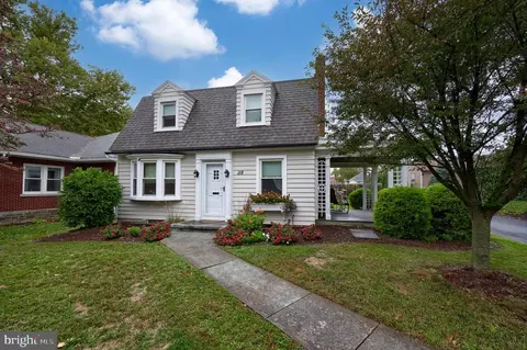 118 S 8th St, Akron, PA 17501