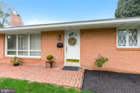 6370 Carpenter St, East Petersburg, PA 17520