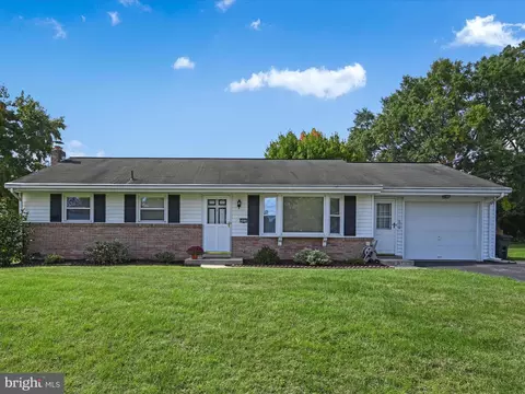 5416 Rainbow Dr, East Petersburg, PA 17520