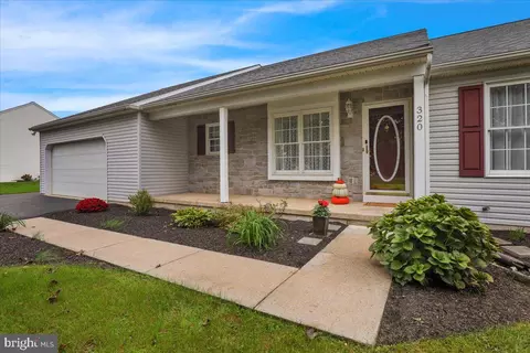 320 Royal Hunt Way, Lititz, PA 17543