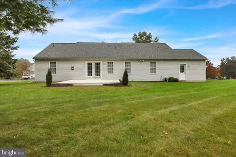 Exterior - 320 Royal Hunt Way, Lititz, PA 17543 photo 2 of 4