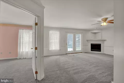 Living - 320 Royal Hunt Way, Lititz, PA 17543 photo 4 of 4