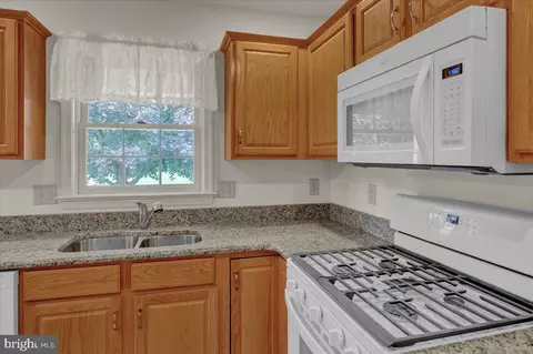 Kitchen - 320 Royal Hunt Way, Lititz, PA 17543 photo 2 of 2