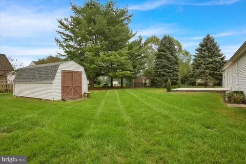 Exterior - 320 Royal Hunt Way, Lititz, PA 17543 photo 4 of 4